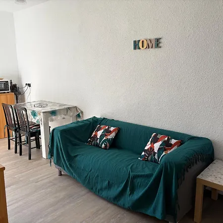 Les Hirondelles Apartment *